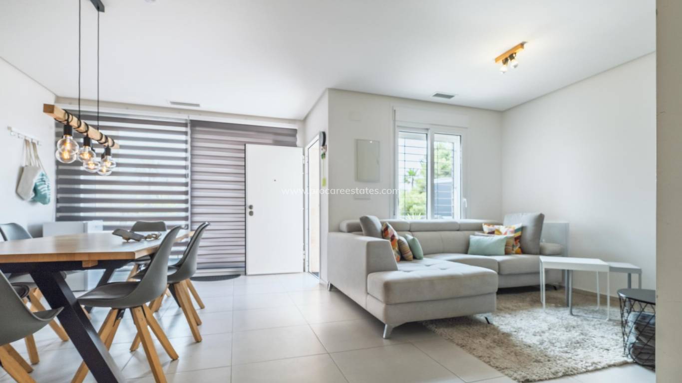 Reventa - Casa de pueblo - Torrevieja - Aguas Nuevas