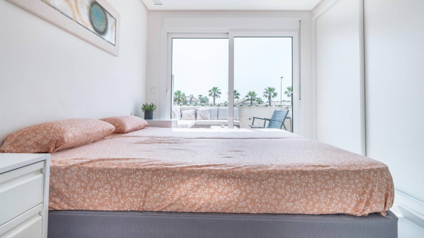 Reventa - Casa de pueblo - Torrevieja - Aguas Nuevas