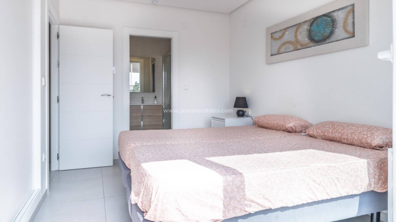 Reventa - Casa de pueblo - Torrevieja - Aguas Nuevas