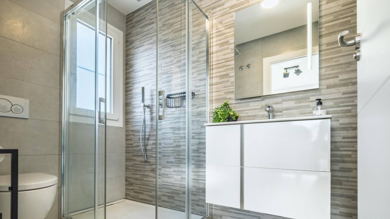 Reventa - Casa de pueblo - Torrevieja - Aguas Nuevas