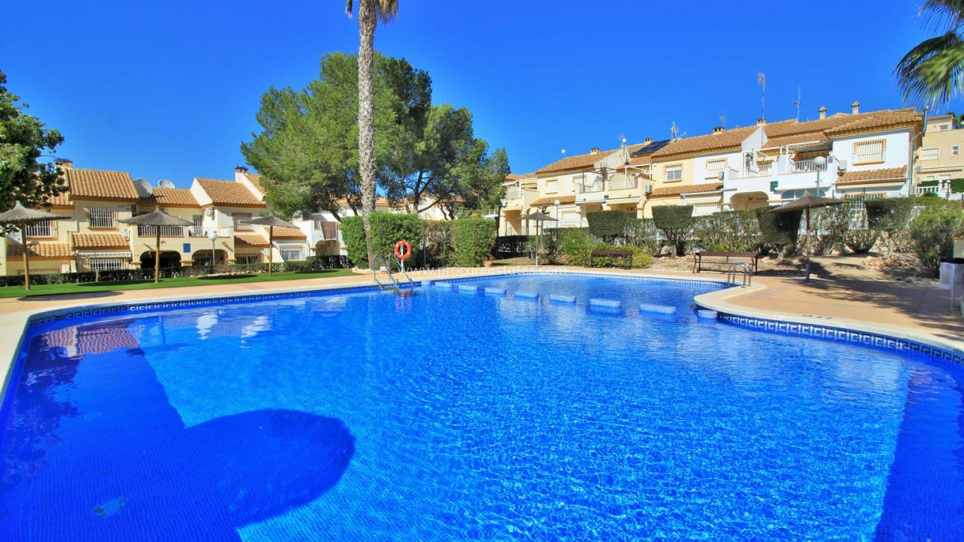 Reventa - Casa de pueblo - Torrevieja - Campoamor