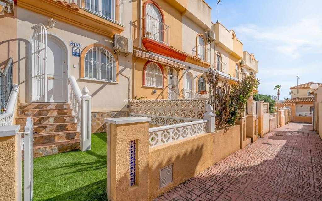 Reventa - Casa de pueblo - Torrevieja - Campoamor