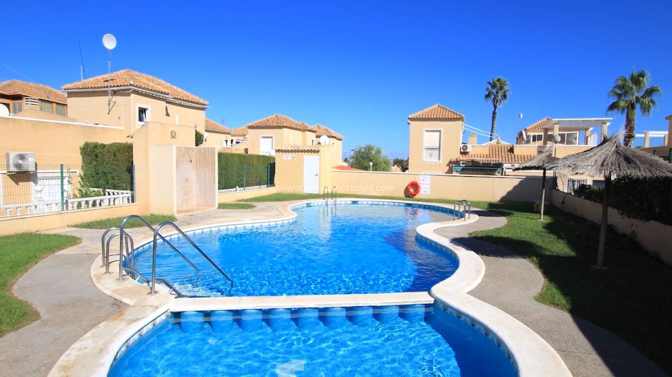 Reventa - Casa de pueblo - Torrevieja - Los Balcones