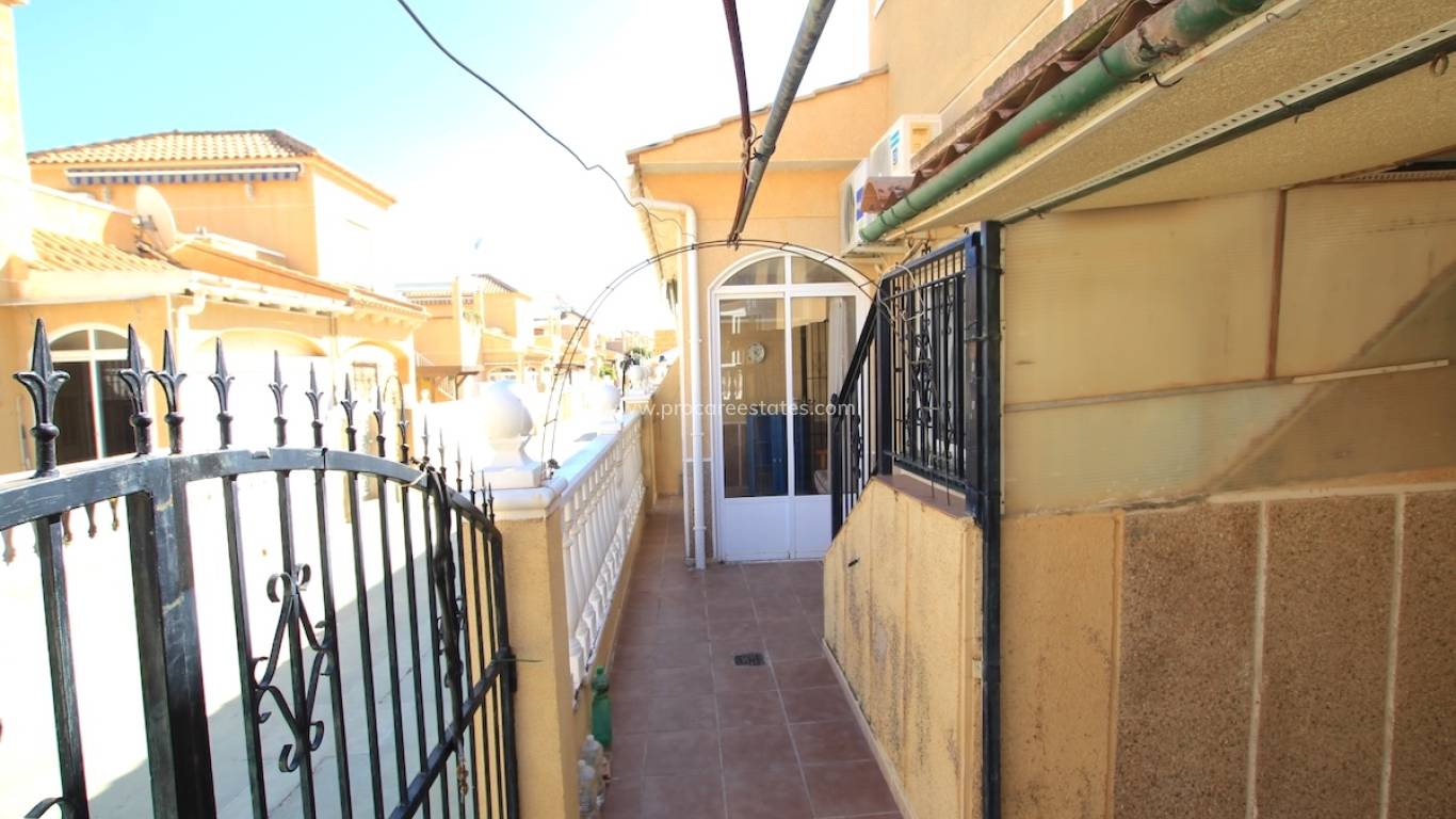 Reventa - Casa de pueblo - Torrevieja - Los Balcones