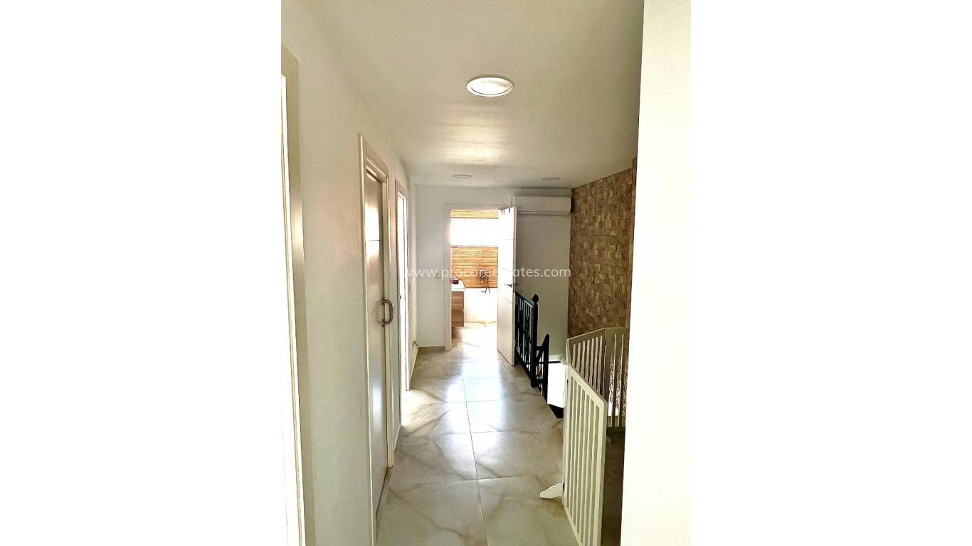 Reventa - Casa de pueblo - Torrevieja - Los Balcones