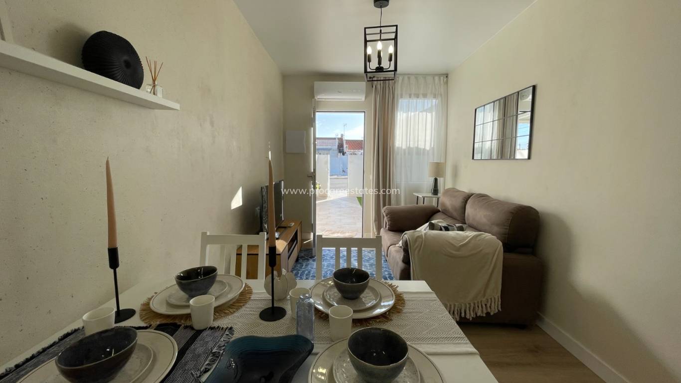 Reventa - Casa de pueblo - Torrevieja - Torretas
