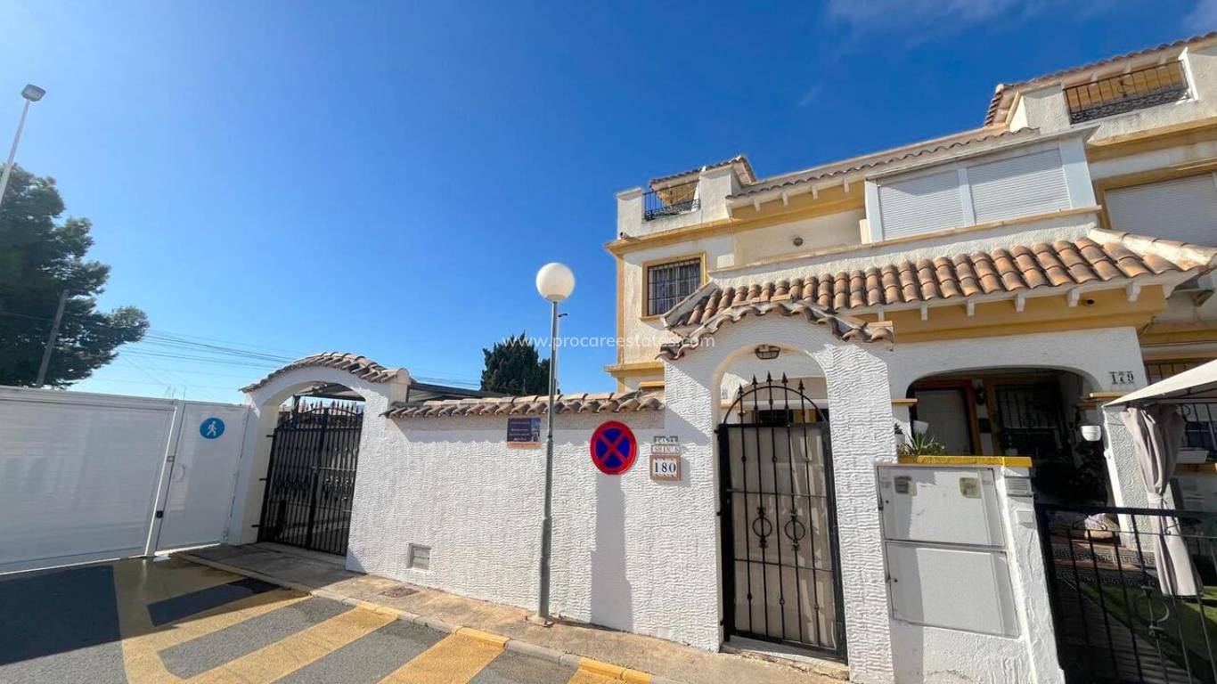 Reventa - Casa de pueblo - Torrevieja