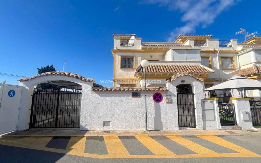 Reventa - Casa de pueblo - Torrevieja