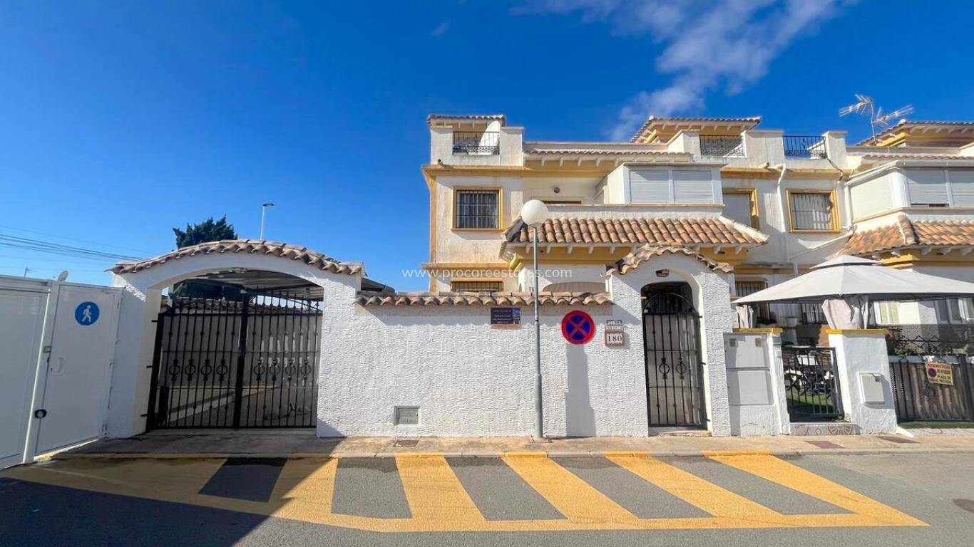 Reventa - Casa de pueblo - Torrevieja