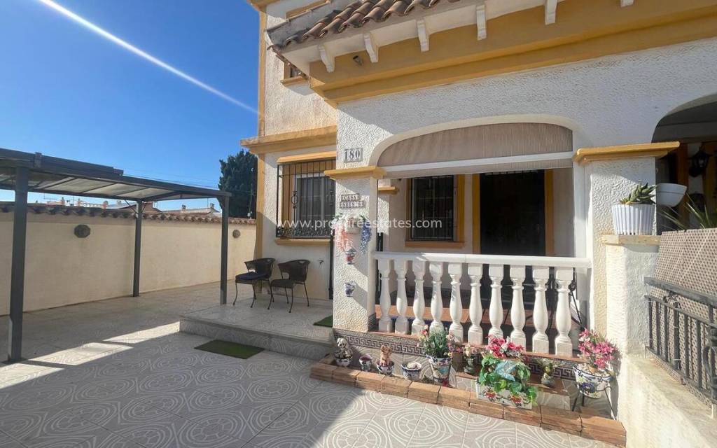 Reventa - Casa de pueblo - Torrevieja