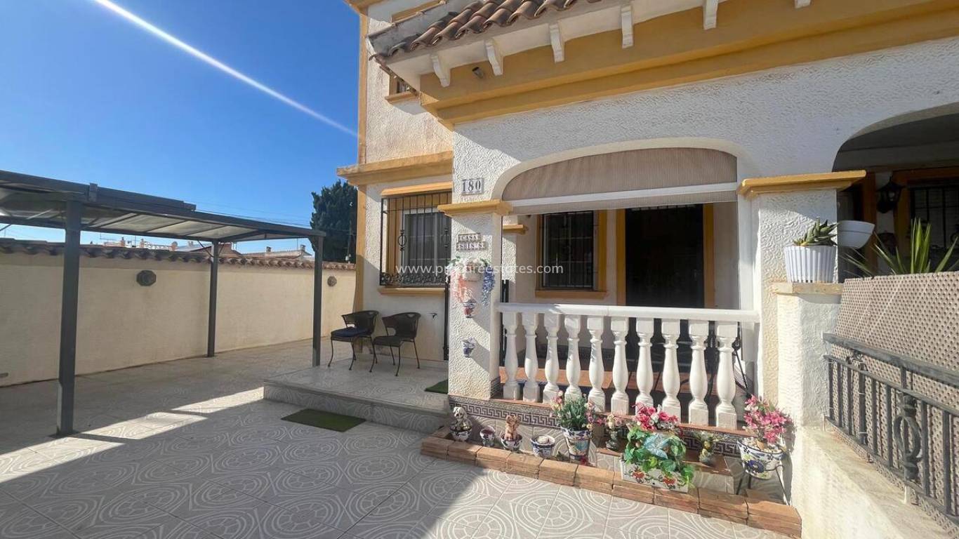 Reventa - Casa de pueblo - Torrevieja