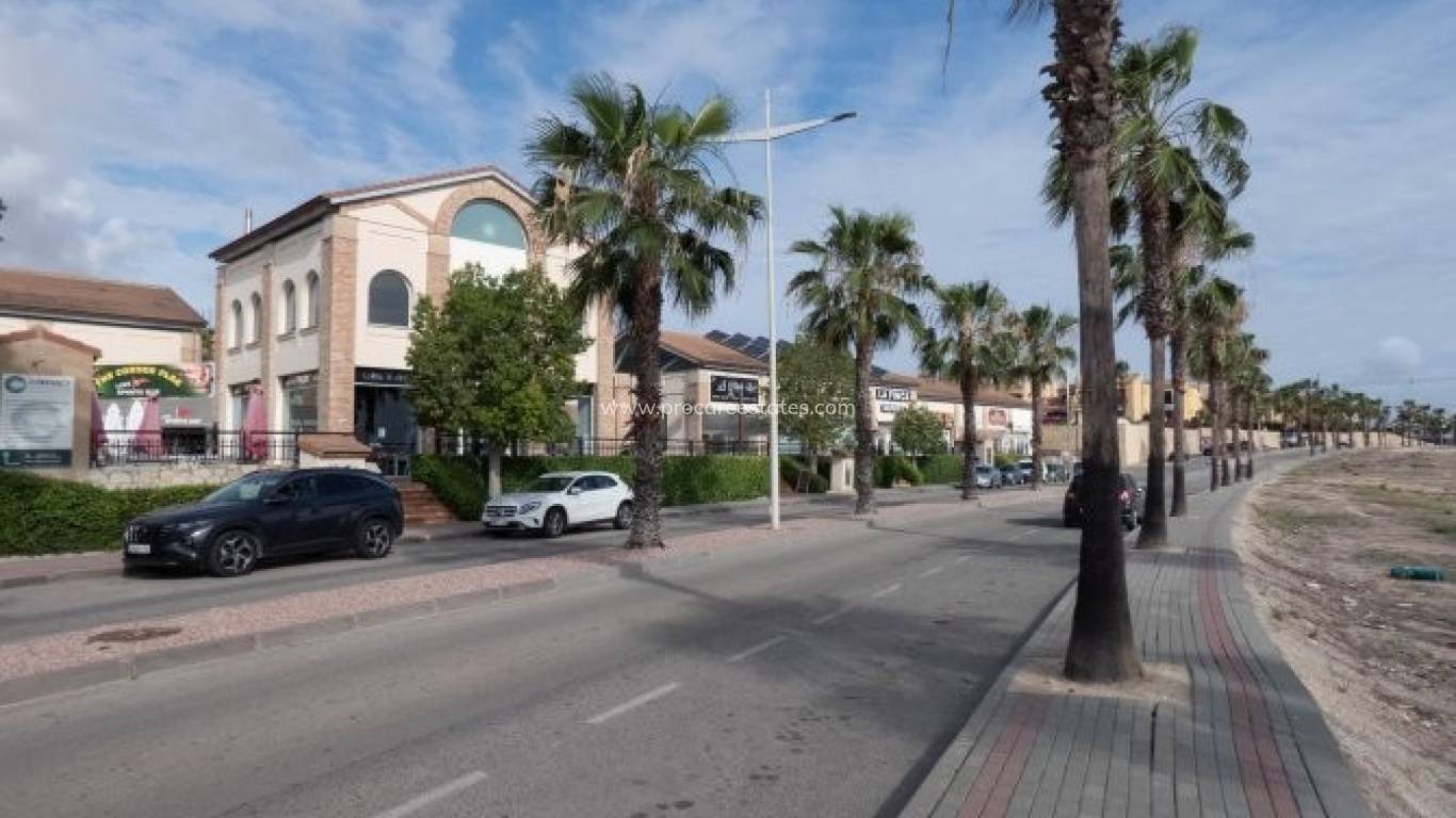 Reventa - Propiedad comercial - Algorfa - La Finca Golf Course