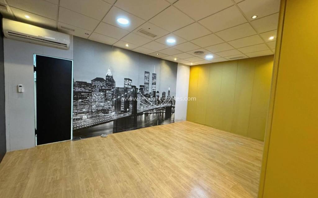 Reventa - Propiedad comercial - Guardamar del Segura - Centro