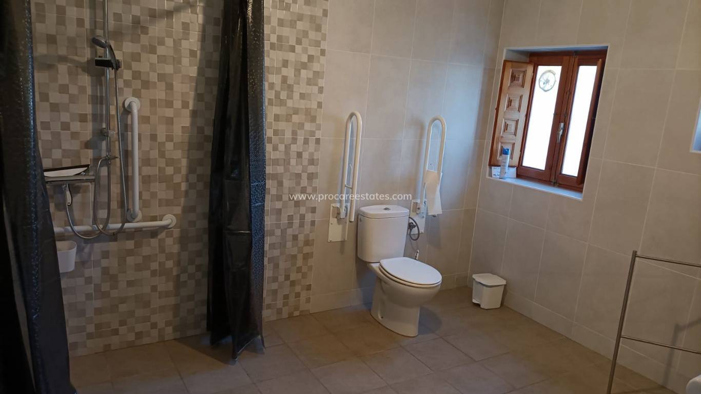 Reventa - Propiedad comercial - Huercal-Overa