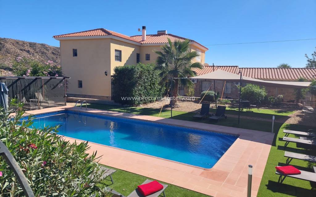 Reventa - Propiedad comercial - Huercal-Overa