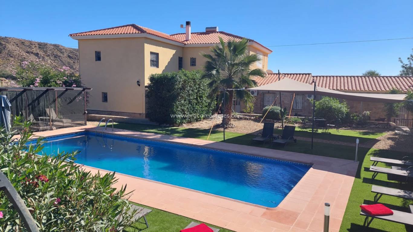 Reventa - Propiedad comercial - Huercal-Overa