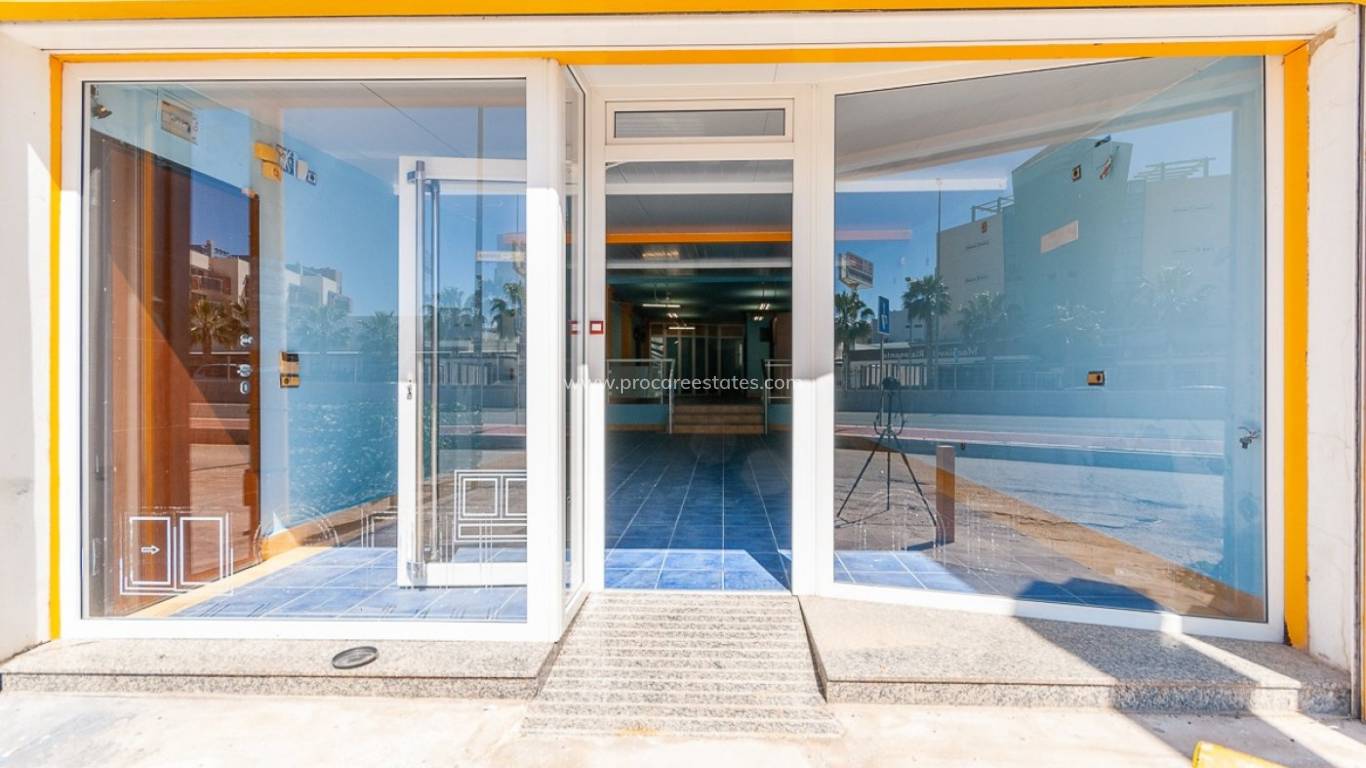 Reventa - Propiedad comercial - Orihuela Costa - Campoamor