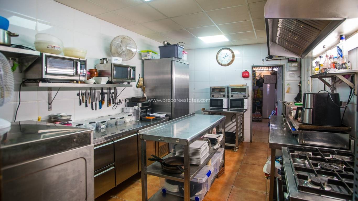 Reventa - Propiedad comercial - Orihuela - Los Balcones Y los Altos