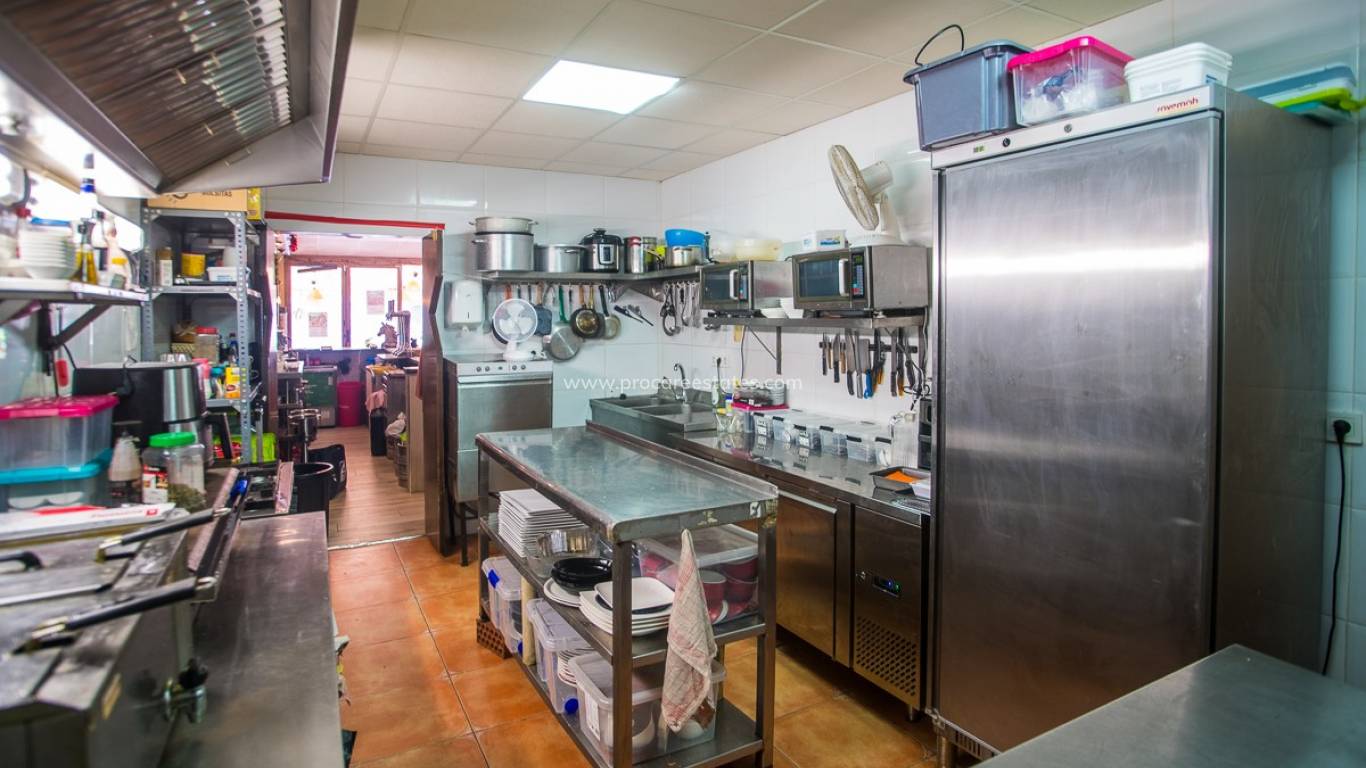 Reventa - Propiedad comercial - Orihuela - Los Balcones Y los Altos