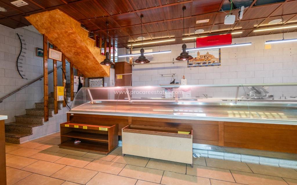 Reventa - Propiedad comercial - Torrevieja - Paseo maritimo