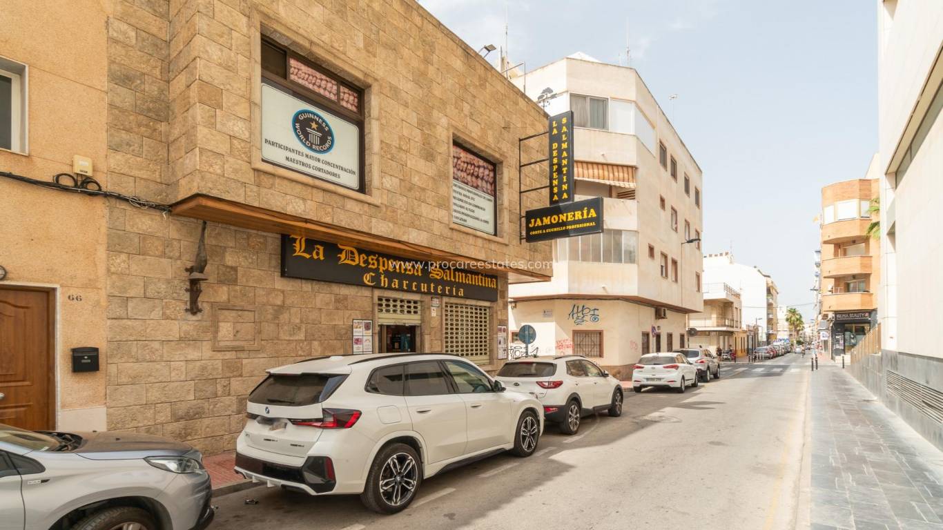 Reventa - Propiedad comercial - Torrevieja - Paseo maritimo