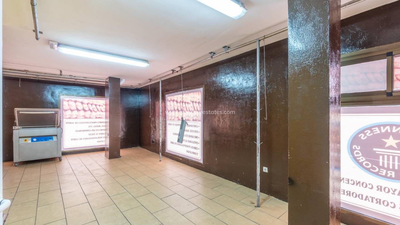 Reventa - Propiedad comercial - Torrevieja - Paseo maritimo