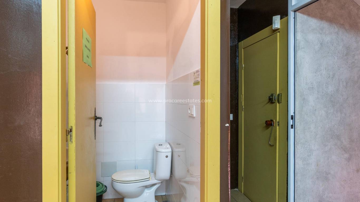 Reventa - Propiedad comercial - Torrevieja - Paseo maritimo