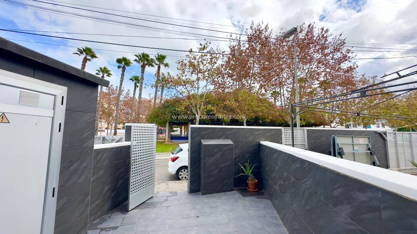 Reventa - Propiedad comercial - Torrevieja - Playa Del Cura