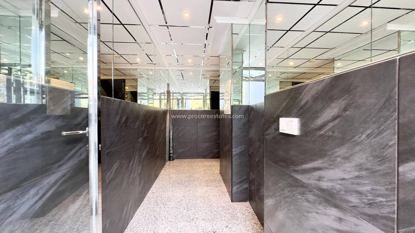 Reventa - Propiedad comercial - Torrevieja - Playa Del Cura