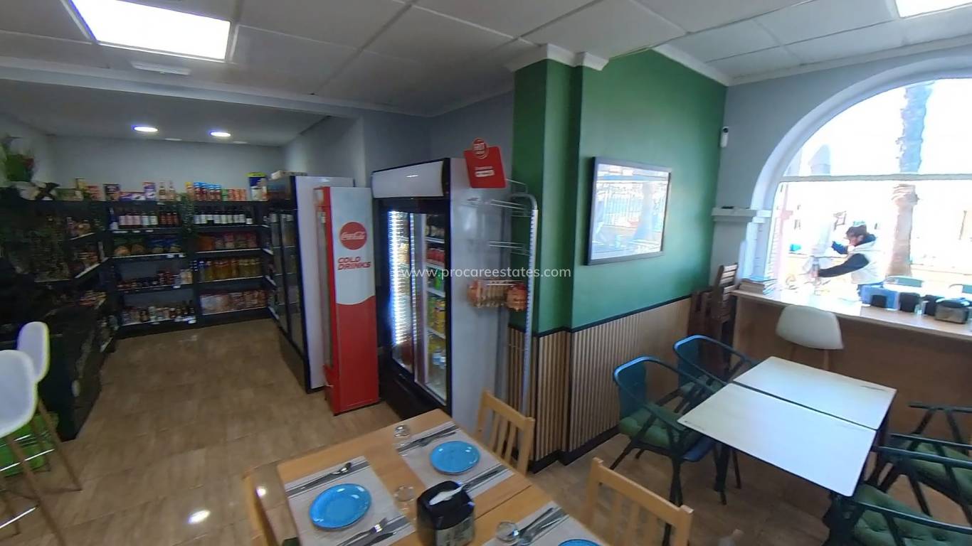 Reventa - Propiedad comercial - Torrevieja - Puerto