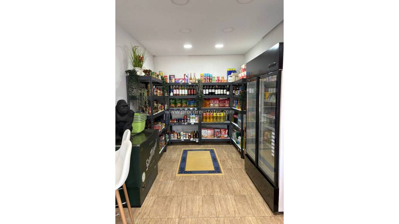 Reventa - Propiedad comercial - Torrevieja - Puerto