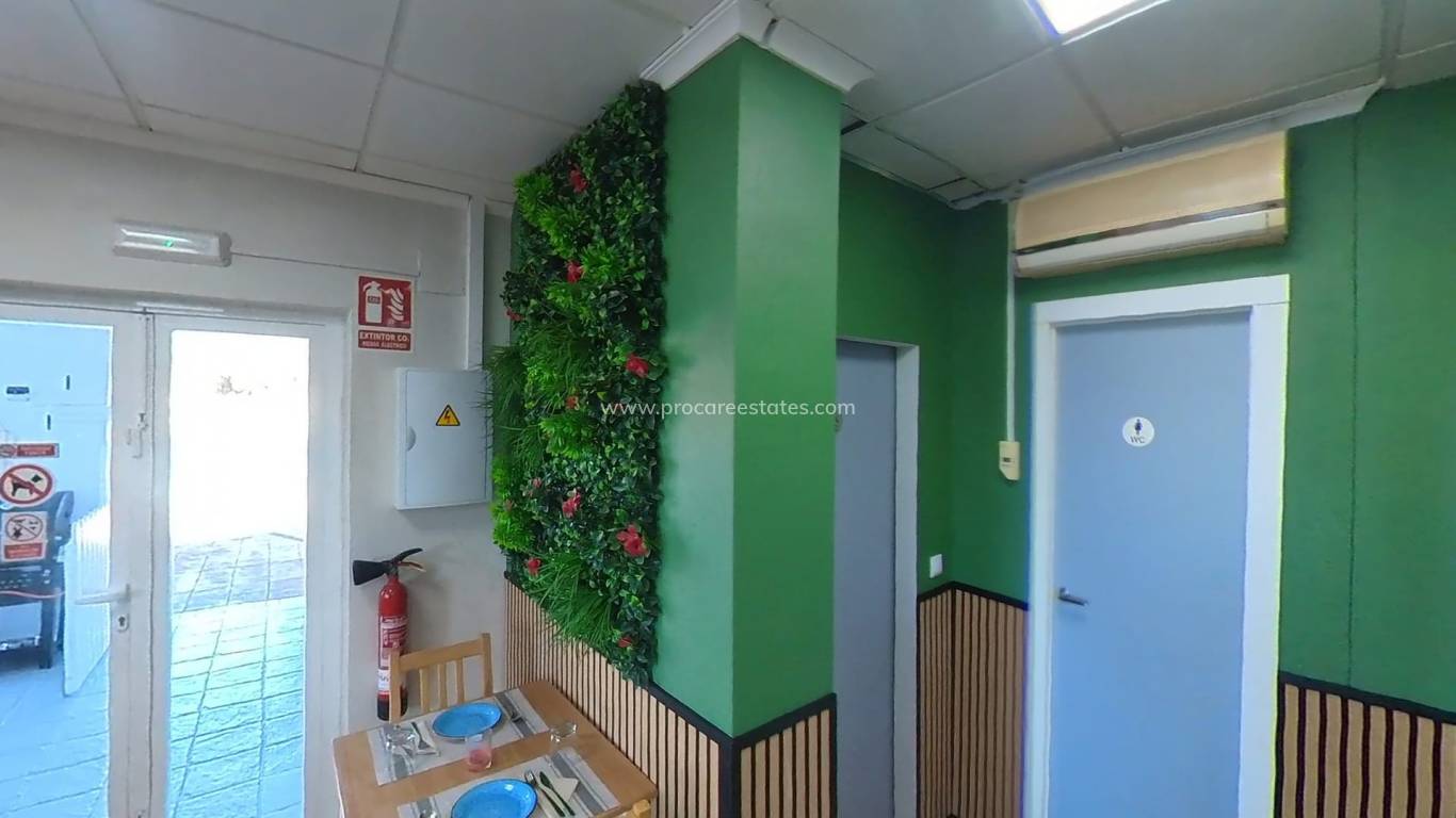 Reventa - Propiedad comercial - Torrevieja - Puerto