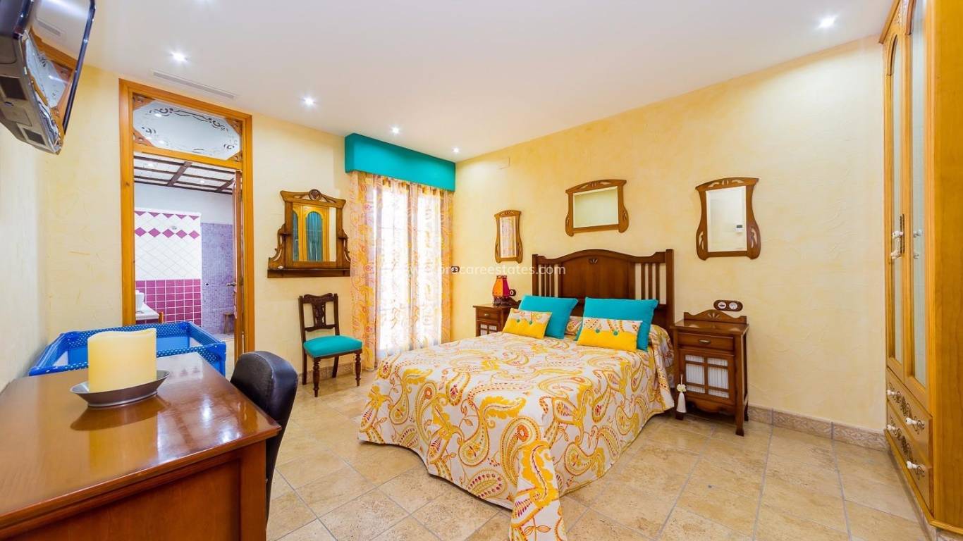 Reventa - Propiedad de campo - Almoradi