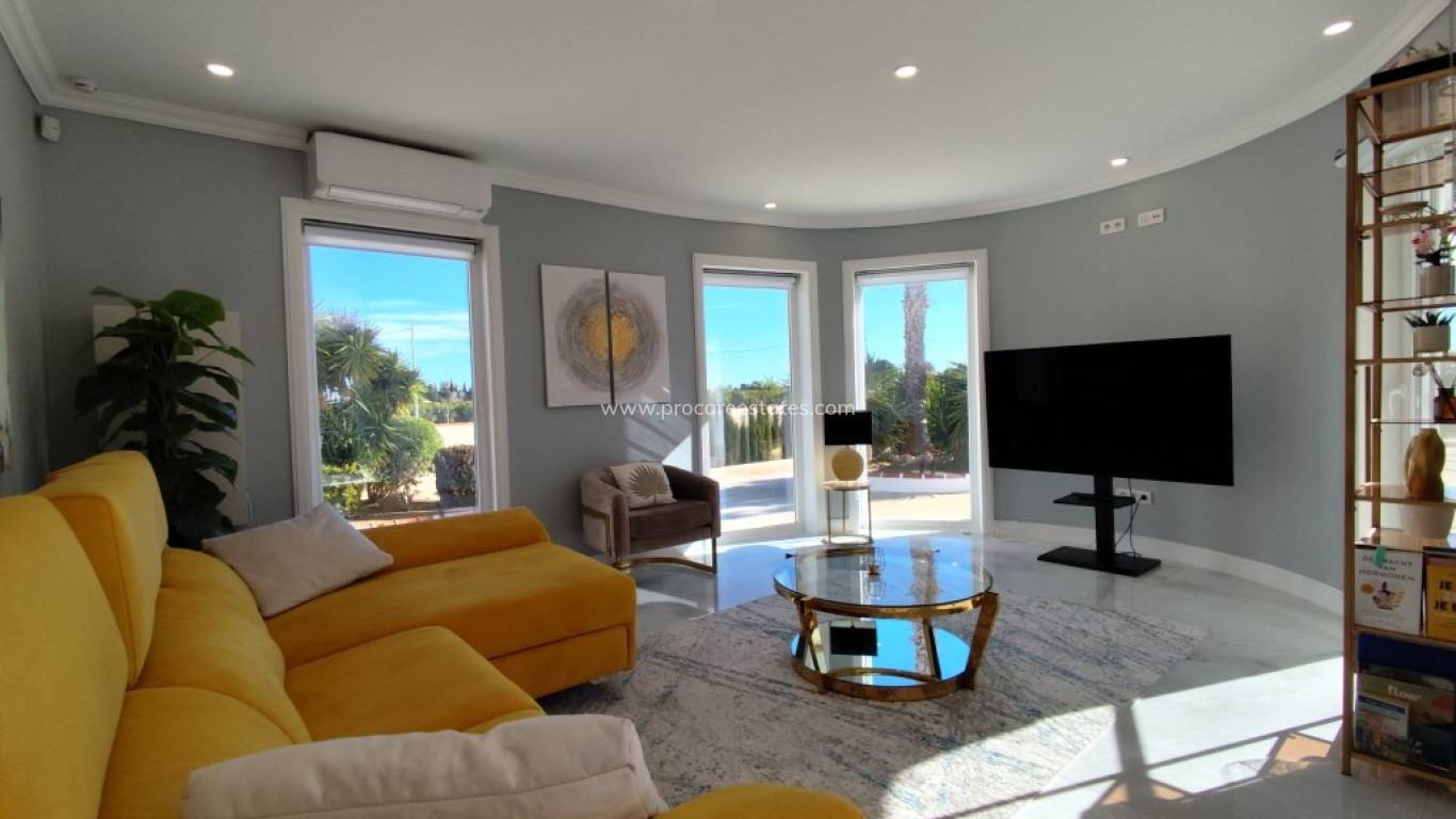 Reventa - Villa - El Mudamiento