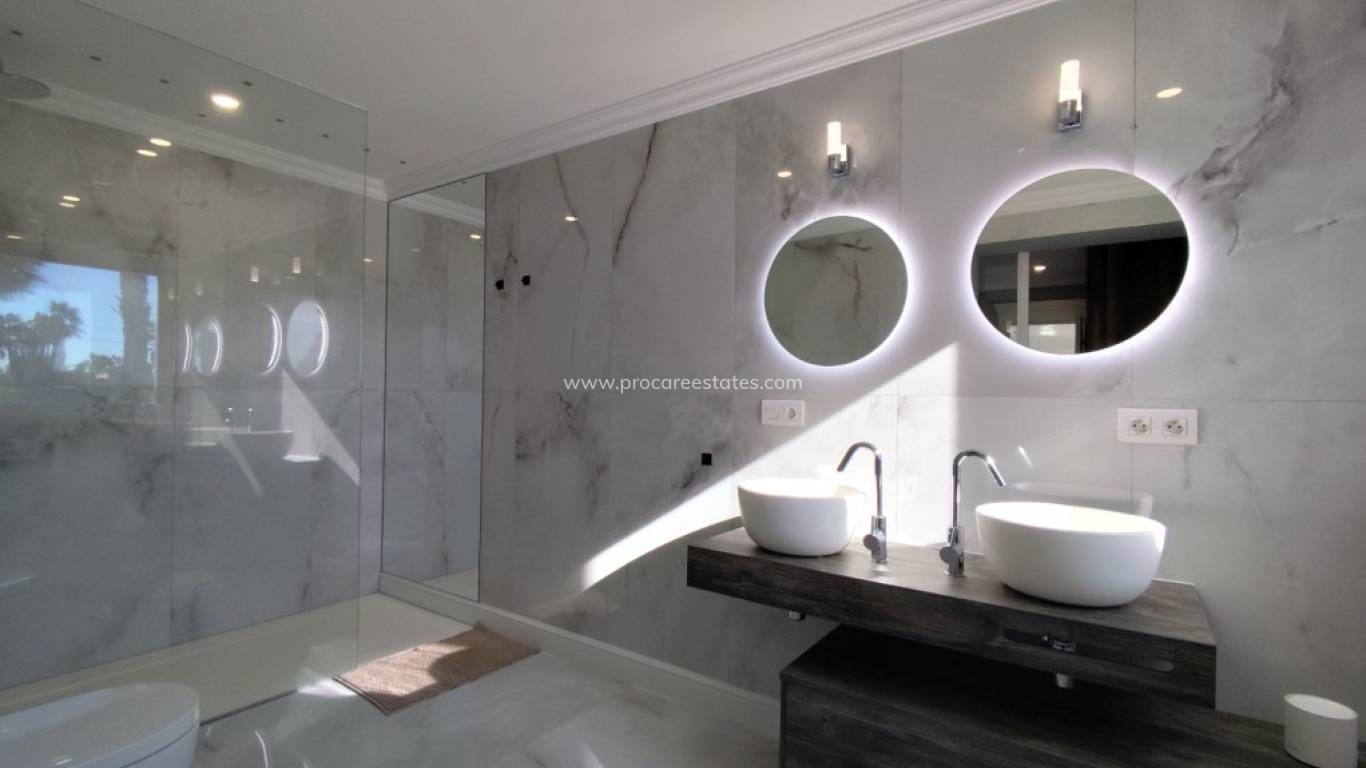 Reventa - Villa - El Mudamiento