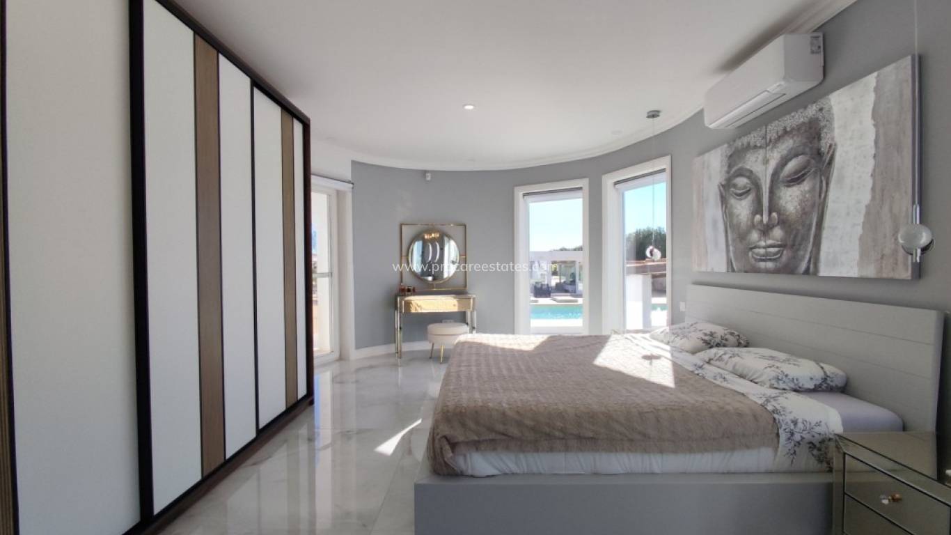 Reventa - Villa - El Mudamiento