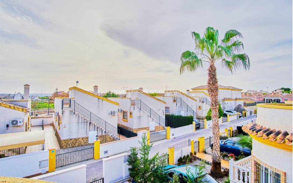 Reventa - Villa - Los Montesinos - La Herada