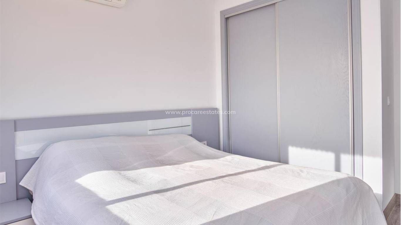 Reventa - Villa - Los Montesinos - La Herada