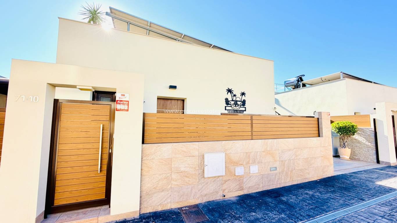 Reventa - Villa - Los Montesinos - La Herada