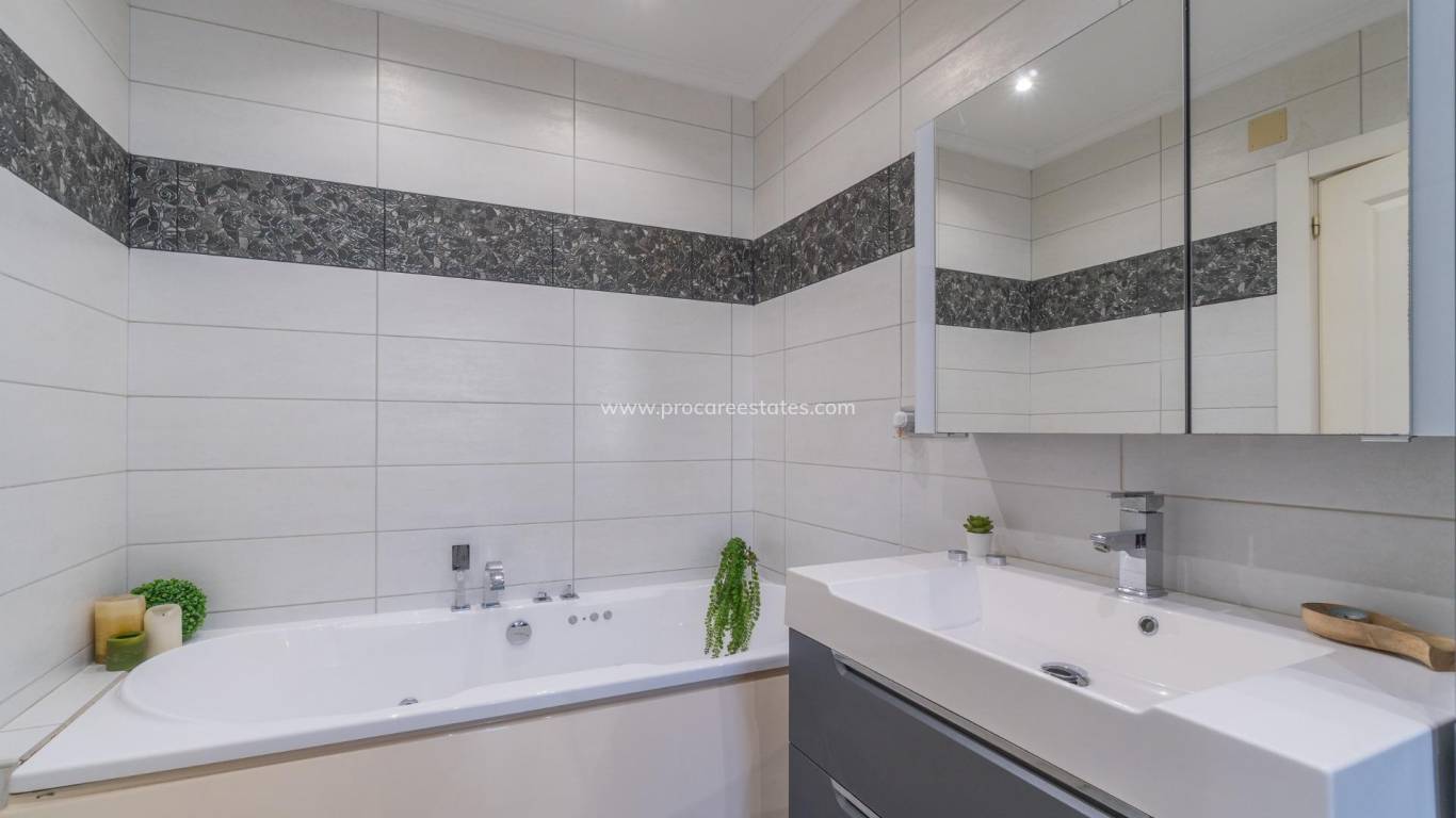 Reventa - Villa - Orihuela Costa - Playa Flamenca