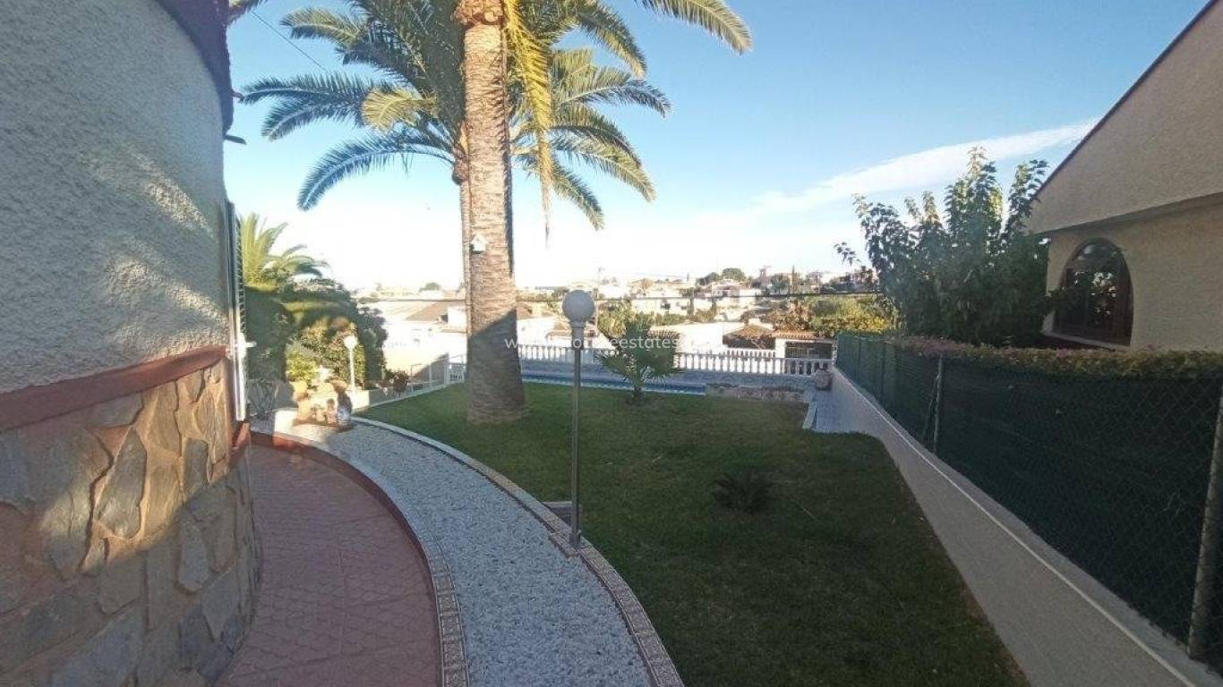 Reventa - Villa - Torrevieja - Los Balcones