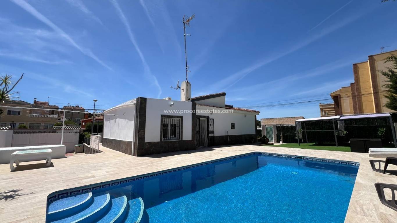 Reventa - Villa - Torrevieja - Los Balcones