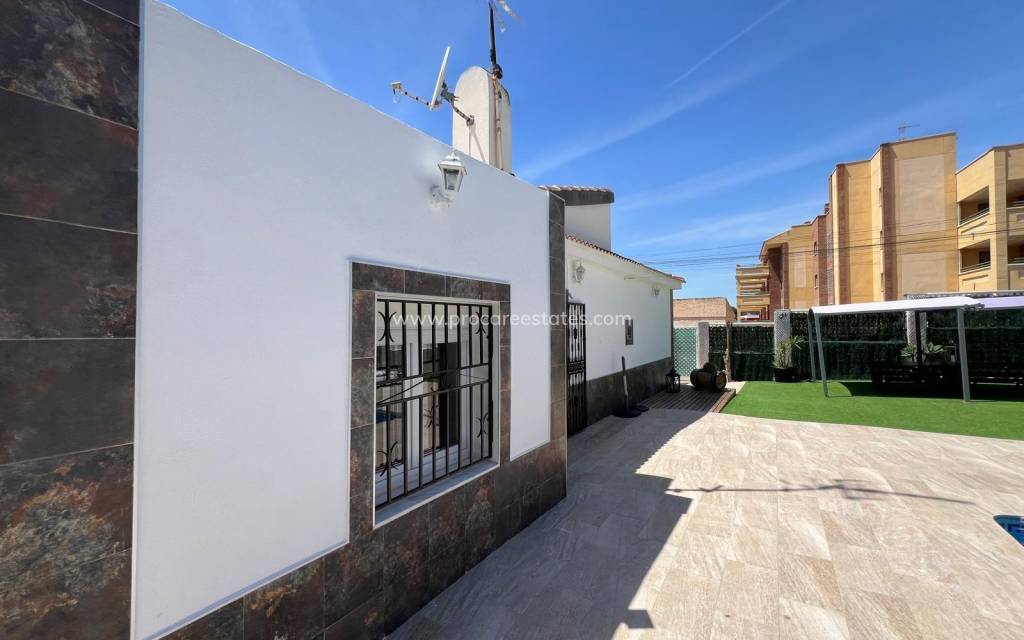 Reventa - Villa - Torrevieja - Los Balcones