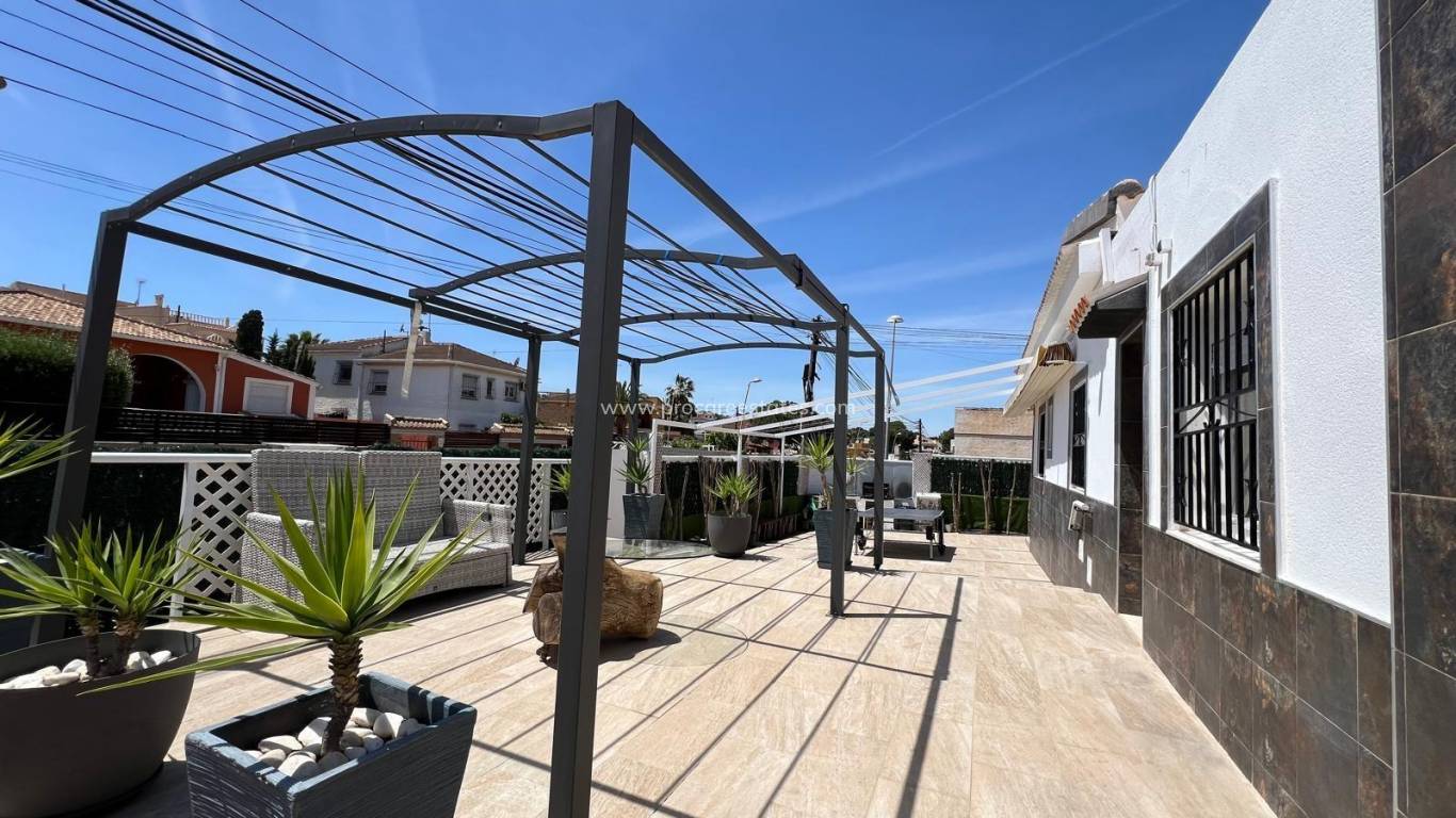 Reventa - Villa - Torrevieja - Los Balcones