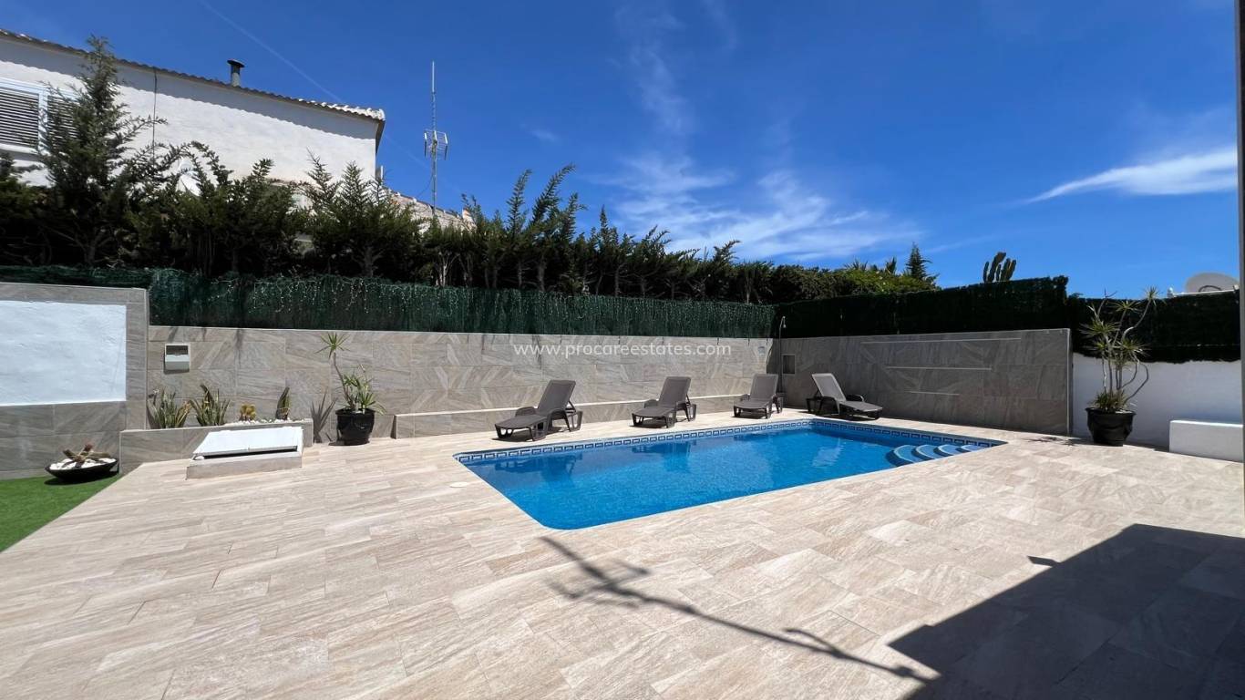 Reventa - Villa - Torrevieja - Los Balcones