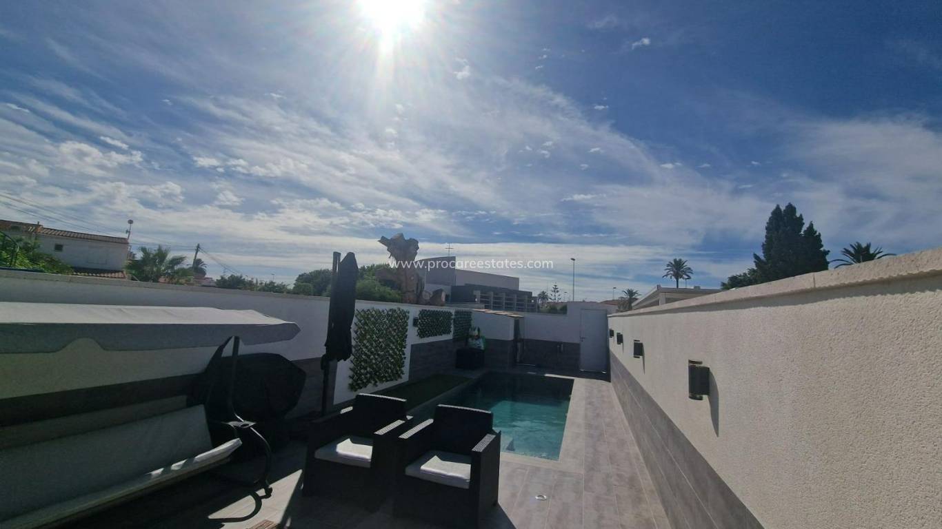 Reventa - Villa - Torrevieja - Paseo maritimo