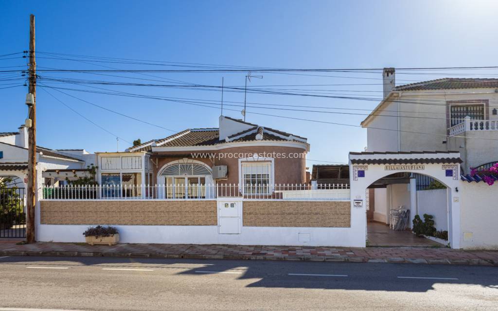 Reventa - Villa - Torrevieja - Urbanización San Luis
