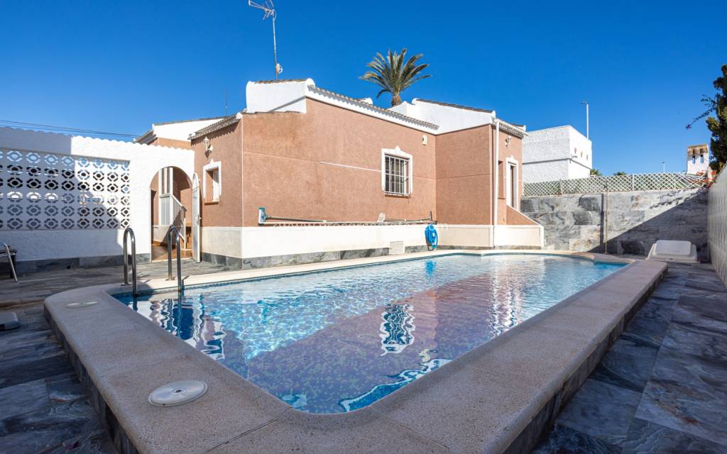 Reventa - Villa - Torrevieja - Urbanización San Luis