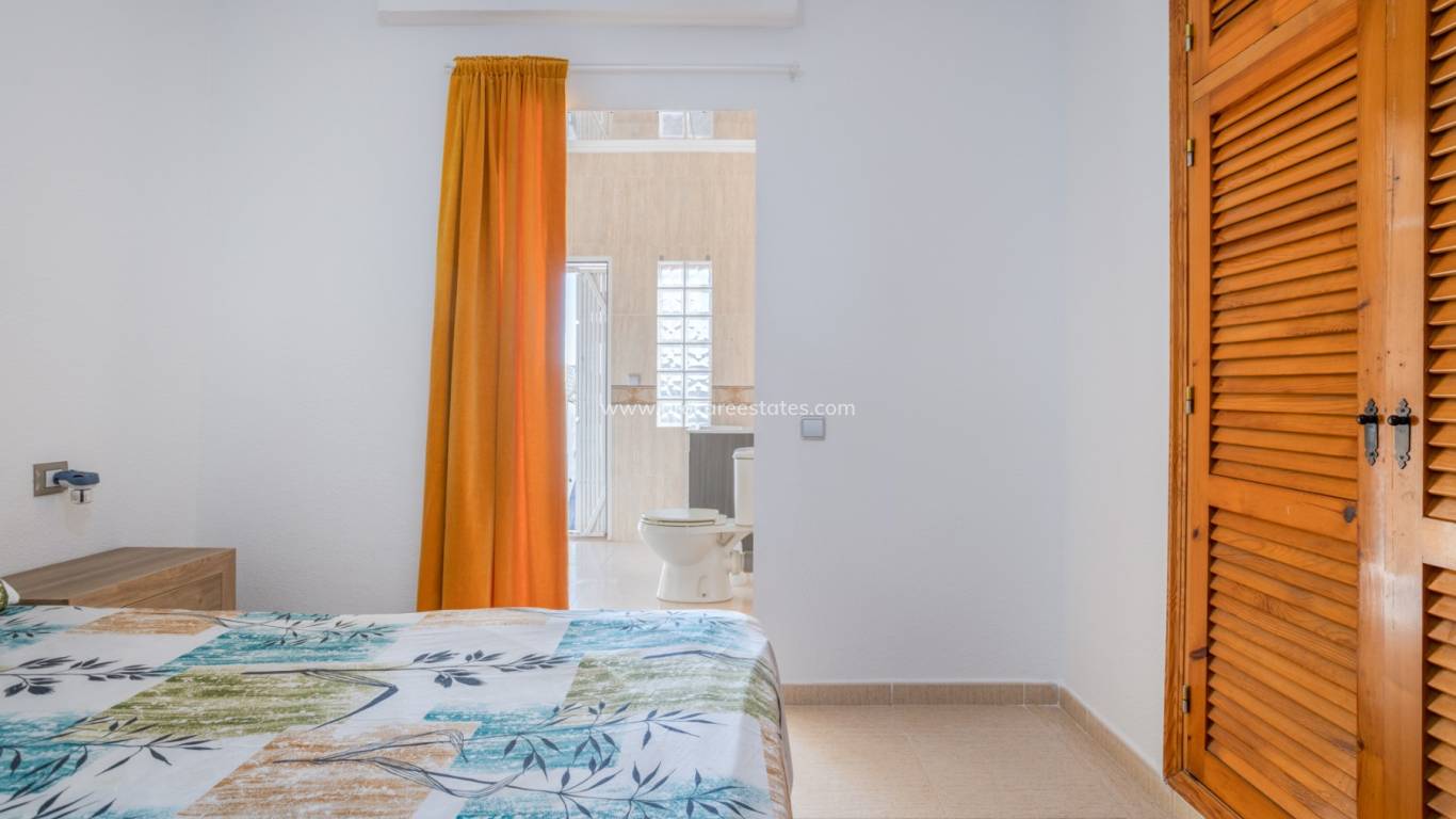 Reventa - Villa - Torrevieja - Urbanización San Luis