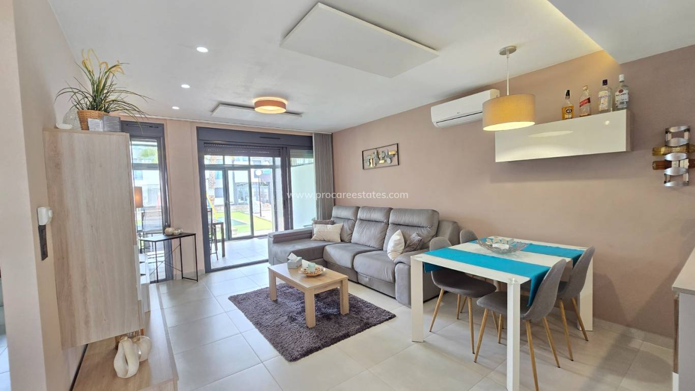 Revente - Apartment / Flat * - Orihuela Costa * - Punta Prima *